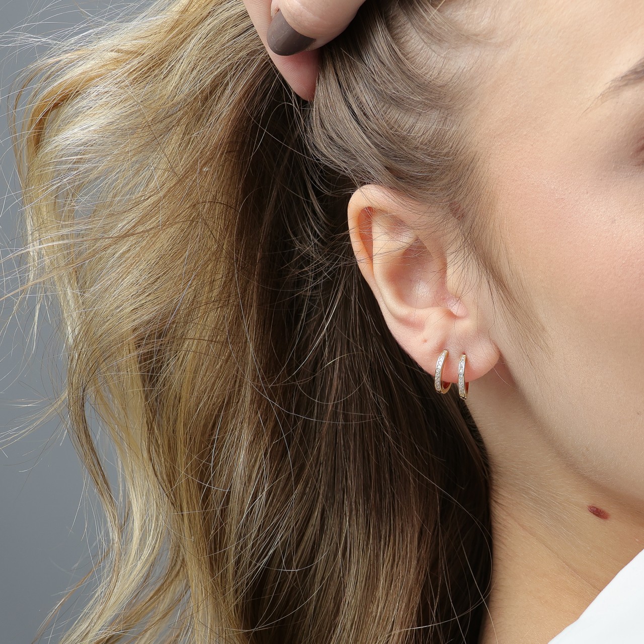 Argola Patr�cia Cravejada com zirc�nias M